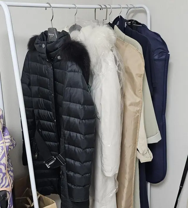 [네이버브랜드스토어 리뷰] 집에 행거가 부족해서 겨울옷 걸으려고 구매했는데 배송도 빨랐고 조립도 생각보다 간단