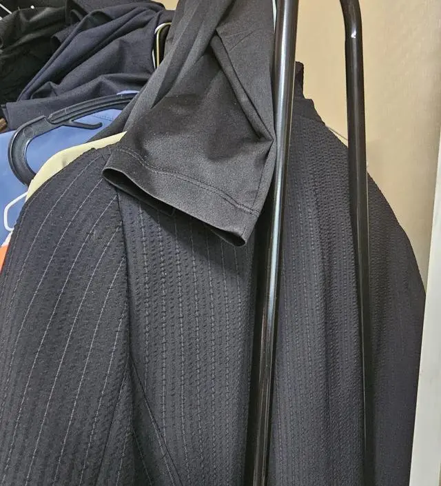 [네이버브랜드스토어 리뷰] 나사 꽉 조이면 거의 안 흔들리고 한자리에 놓고 쓰기에 딱 좋아요 잘 쓰고있습니다