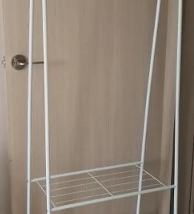 [네이버브랜드스토어 리뷰] 조립은 간편한 편인데 봉 아래 고무를 끼워야하는 제품이라 수평 맞추기는 좀 힘드네요