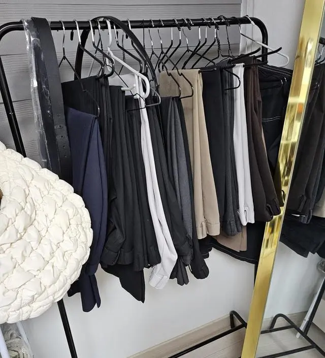 [네이버브랜드스토어 리뷰] 튼튼한 맛은 없는데 가격이 워낙 저렴하니 그러려니 하려구요~ 폭도 널찍해서 옷도 많이