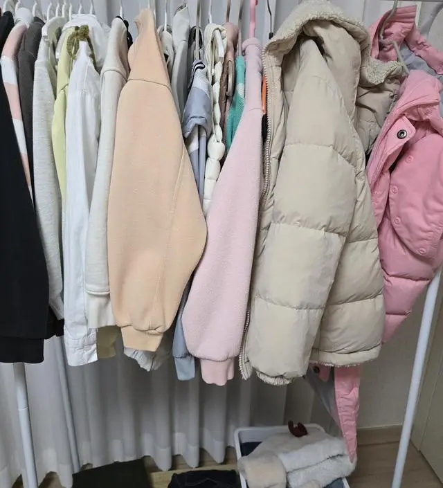 [네이버브랜드스토어 리뷰] 옷장이 작아불편했는데 계절옷걸기 좋아요