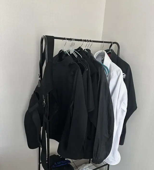 [네이버브랜드스토어 리뷰] 운동복들 걸어둘려고 샀는데 만족스럽네요.