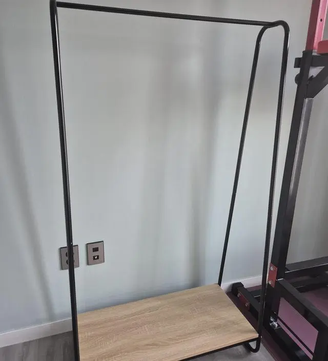 [네이버브랜드스토어 리뷰] 다리가 살짝 뒤틀려 있어서 겨우 맞췄습니다
