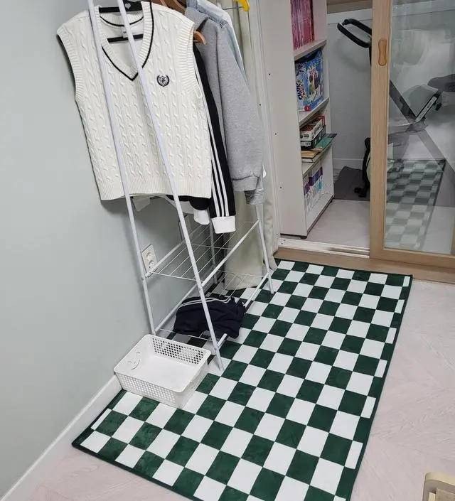 [네이버브랜드스토어 리뷰] 아이방에 놔두고 외투나 일상복,교복등 걸어두는데 생각보다 튼튼하고 가벼워서 좋기도