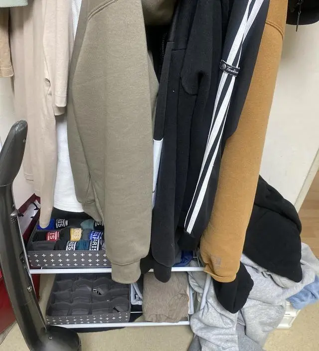 [네이버브랜드스토어 리뷰] 완전 맘에 들어요 조립도 쉬웠어요 흔들거릴까봐 걱정했는데 한달 사용했는데두 나름 튼