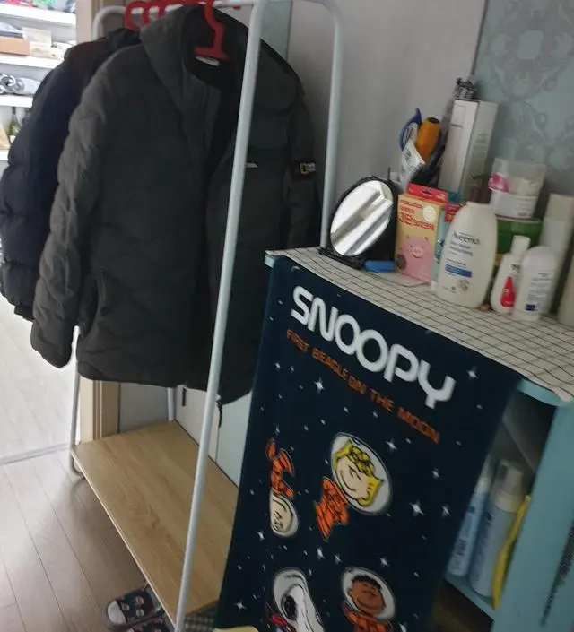 [네이버브랜드스토어 리뷰] 쪽 공간에 딱 들어 맞아 아들놈과 제 외투를 걸어놓기에 딱 좋네요~^^