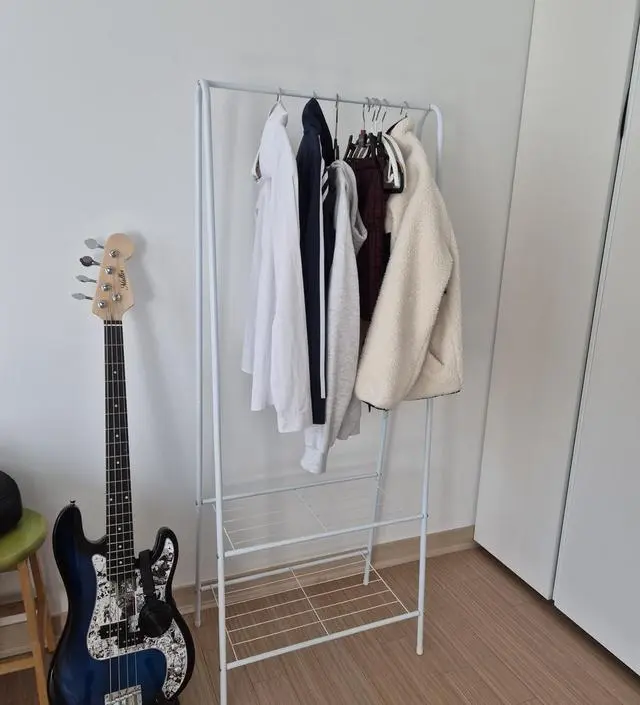 [네이버브랜드스토어 리뷰] 딸아이 겨울옷 옷장에 꺼내입기 힘들어해서 당장 입을 옷가지만 걸어놓고 쓸 행거가 필