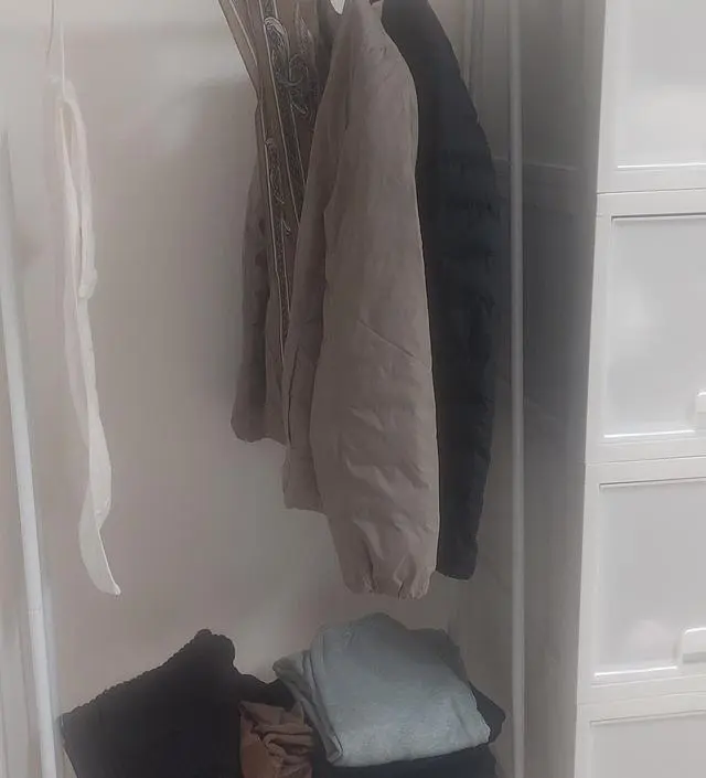 [네이버브랜드스토어 리뷰] 외출해서 들어오면 외출복벗어서 걸어둘용도로 구매했어요 일인쓰기에 적당한사이즈 높