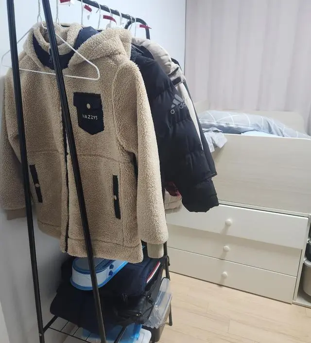 [네이버브랜드스토어 리뷰] 탄탄해보이지는 안아도 옷을걸어두니 나뿌지는안아요 잘사용할께요