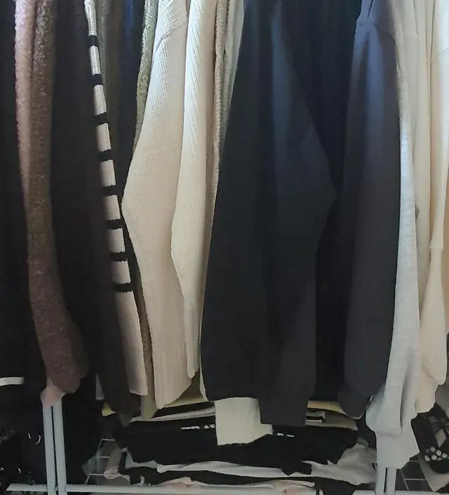 [네이버브랜드스토어 리뷰] 아주 좋아요 생각보다 많이 걸려서 걸어봤는데 몇개더사서 여유있게 거는것도 좋아보여