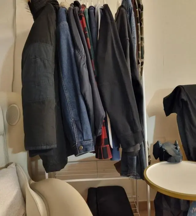 [네이버브랜드스토어 리뷰] 기존에 쓰던 이케아 행거가 미어터져서 새로 구입한건데, 덕분에 옷 걸거나 꺼낼 때 스