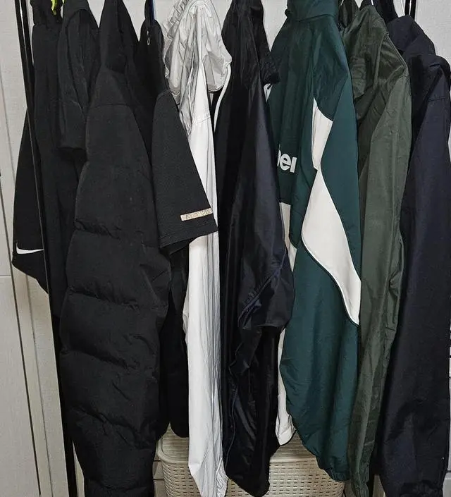 [네이버브랜드스토어 리뷰] 운동용 의류를 걸어놓을 행거를 찾다 구매했는데 딱 맞아서 너무 좋네요!
