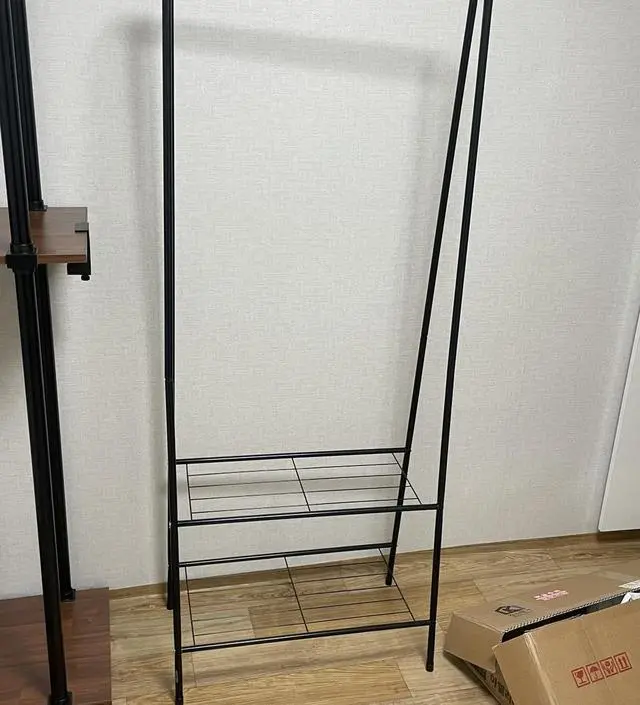 [네이버브랜드스토어 리뷰] 일반 옷 거는 행거 옆에 러닝복과 러닝용품을 따로 걸수 있는 미니 행거가 있었으면 해