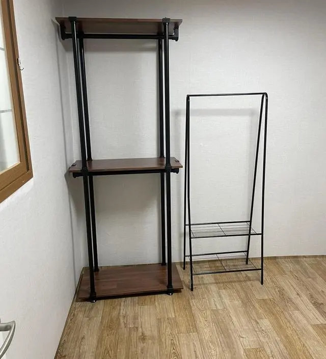 [네이버브랜드스토어 리뷰] 일반 옷 거는 행거 옆에 러닝복과 러닝용품을 따로 걸수 있는 미니 행거가 있었으면 해