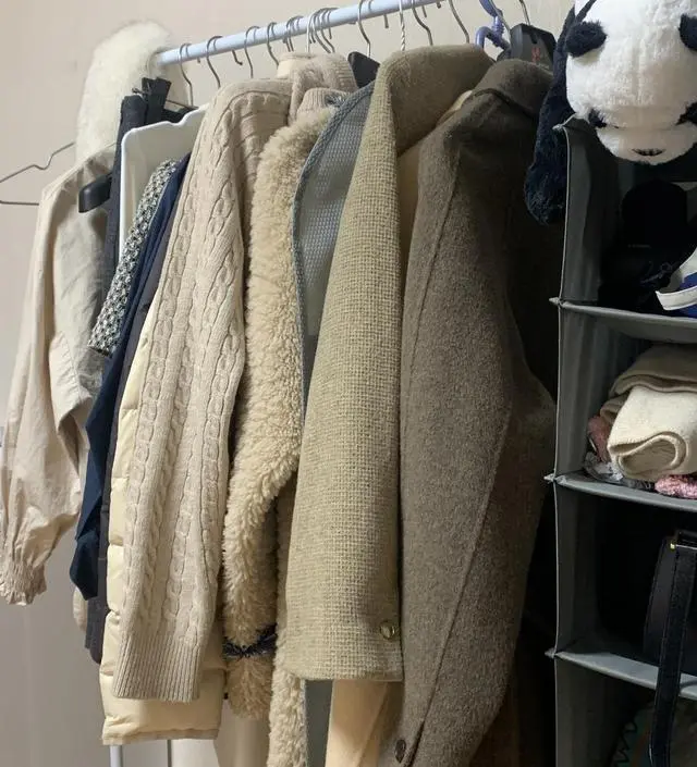 [네이버브랜드스토어 리뷰] 겨울 외투 걸어두려고 샀는데 가벼워보이지만 튼튼하고 맘에 듭니당 :))