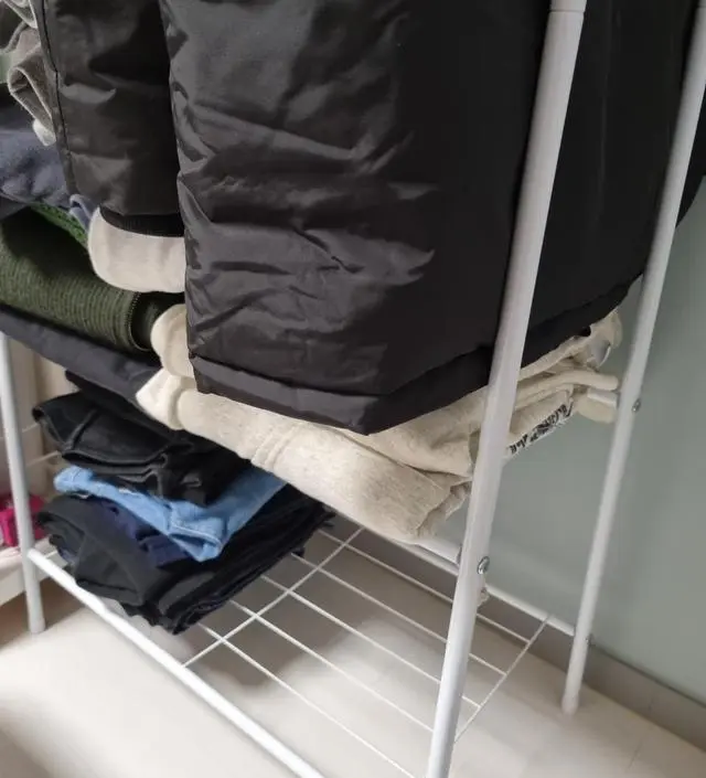 [네이버브랜드스토어 리뷰] 패딩을 몇 벌 걸어도 튼튼하고 선반에도 수납이 많이 되네요.