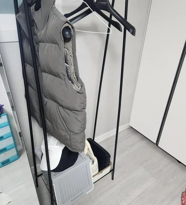 [네이버브랜드스토어 리뷰] 겨울옷을 꺼내니 부피가 커서 보조행거가 필요해서 샀습니다! 좀 약하나 가격대비는 나