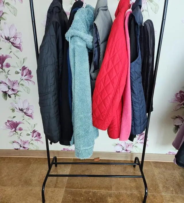 [네이버브랜드스토어 리뷰] 제가 쓰려고 산 철제행거인데 아빠가 엄청 탐내하셔서 부모님댁에 드렸더니 잘 쓰시고 