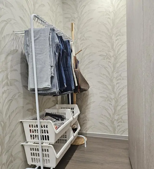 [네이버브랜드스토어 리뷰] 배송도 빨랐고 저렴하지만 튼튼해요 청바지 무게가 꽤 나가는데 잘견뎌요 다이소에서 슬