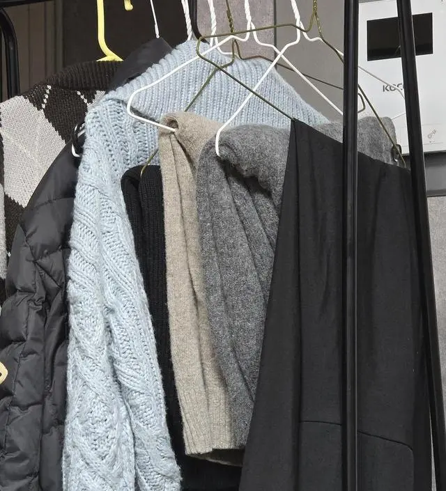 [네이버브랜드스토어 리뷰] 겨울 외투를 걸어놓을 행거가 필요해서 샀어요
