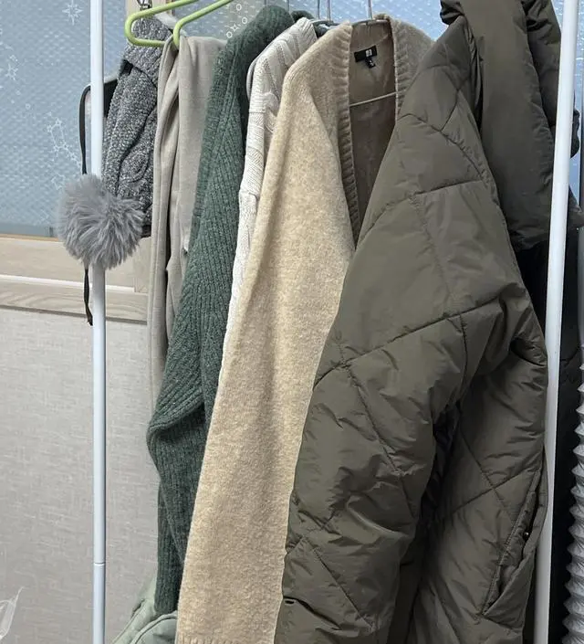 [네이버브랜드스토어 리뷰] 이사오면서 넓은 행거 버리고 좁은게 필요했는데 크기도 딱이고 좋은것 같아요. 
