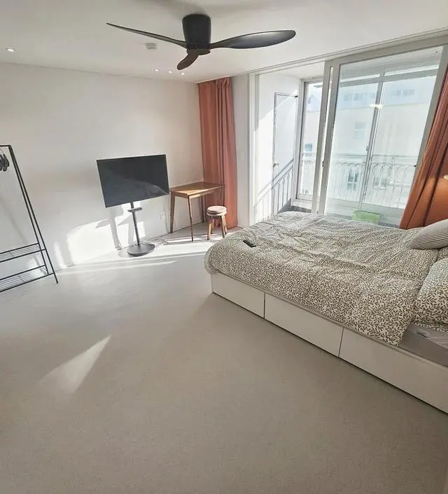 [네이버브랜드스토어 리뷰] 덜 튼튼한게 좀 아쉬운데 옷걸어두면 괜찮겠지 싶어요.
