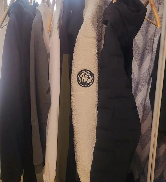 [네이버브랜드스토어 리뷰] 단단하니 안정적이고 좋네요.아래하단 두줄이라 뭘 올려두기 좋아요~