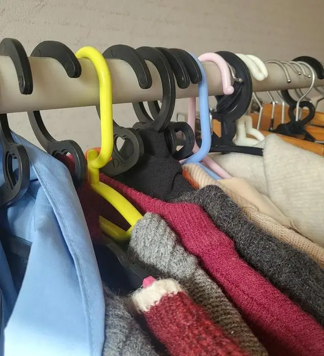 [네이버브랜드스토어 리뷰] 옷 거는 용도로 잘 사용하고 있습니다. 앞으로도 자주 구매할 예정입니다.