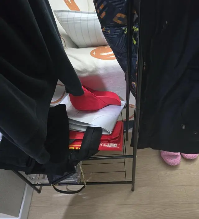 [네이버브랜드스토어 리뷰] 튼튼하긴 한데 위에 있는 폴대가 고정이 잘 안됩니다