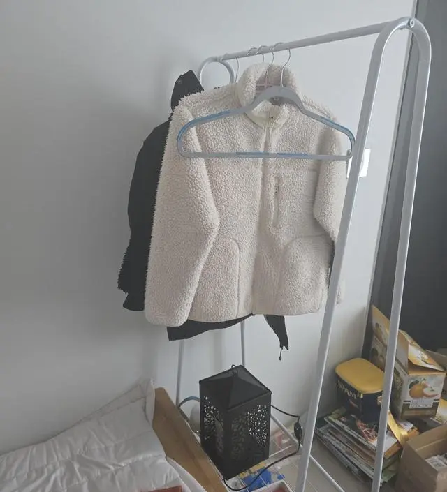 [네이버브랜드스토어 리뷰] 큰아이방에 먼저사고 가성비에 비해 괜찮아 작은아이것도 샀어요 소소하게 쓸만해요 
