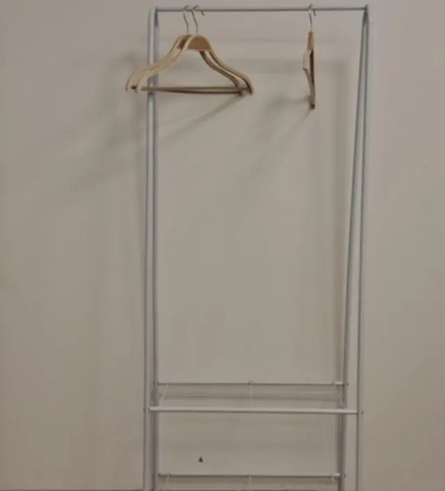 [네이버브랜드스토어 리뷰] 잘 쓰고 있습니다. 3벌정도 걸기 좋습니다