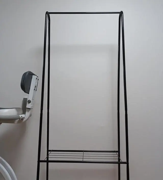 [네이버브랜드스토어 리뷰] 실내자전거 손잡이에 점점 더 많은 옷을 걸게되어서 주문했습니다.
