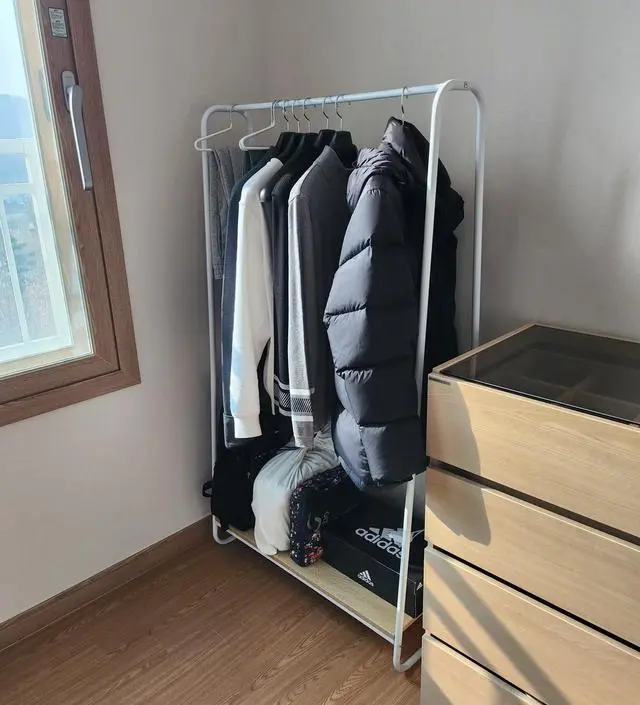 [네이버브랜드스토어 리뷰] 디자인은 맘에 드는데 하부판 조립하는게 너무 힘들었어요. 기둥에 박는 나사는 작은지