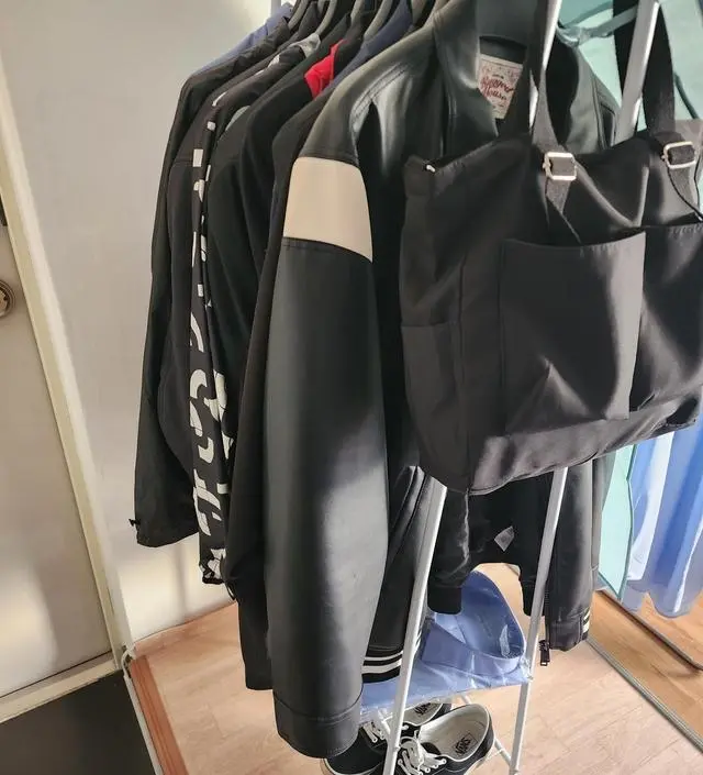 [네이버브랜드스토어 리뷰] 원룸 겨울옷 걸어두기 좋아요~~~