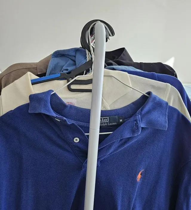 [네이버브랜드스토어 리뷰] 빠른배송과 쉬운조립입니다. 단단하지 않지만 간단한 손님용 옷걸이로 쓰긴 좋아 보입니