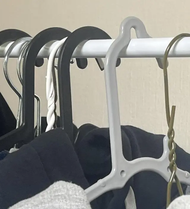 [네이버브랜드스토어 리뷰] 가볍게 정리하기 좋은 행거입니다.