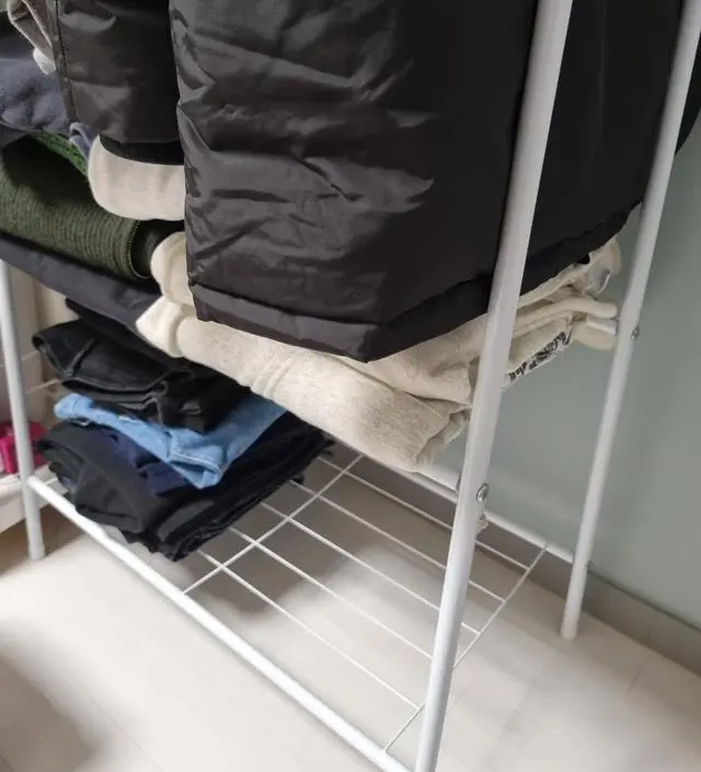 [네이버브랜드스토어 리뷰] 보기보다 옷을 많이 걸 수 있고 선반도 수납이 편하고 좋아요.