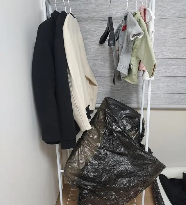 [네이버브랜드스토어 리뷰] 간단하게 외투 걸어두려고했는데 잘쓰고있어요