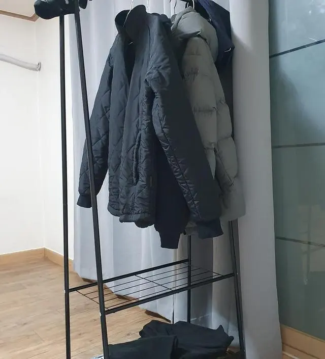 [네이버브랜드스토어 리뷰] 디자인도 심플하고 작은 방에 두기 적당한 사이즈라서 좋습니다