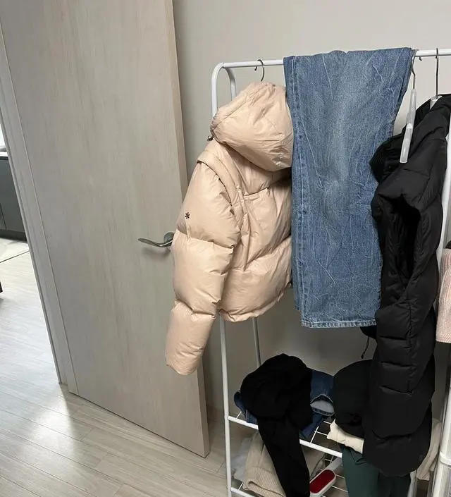 [네이버브랜드스토어 리뷰] 옷장에 들어가기전에 잠깐 걸어놓을 곳이 필요하다고 해서 구매했어요 적당한 사이즈에