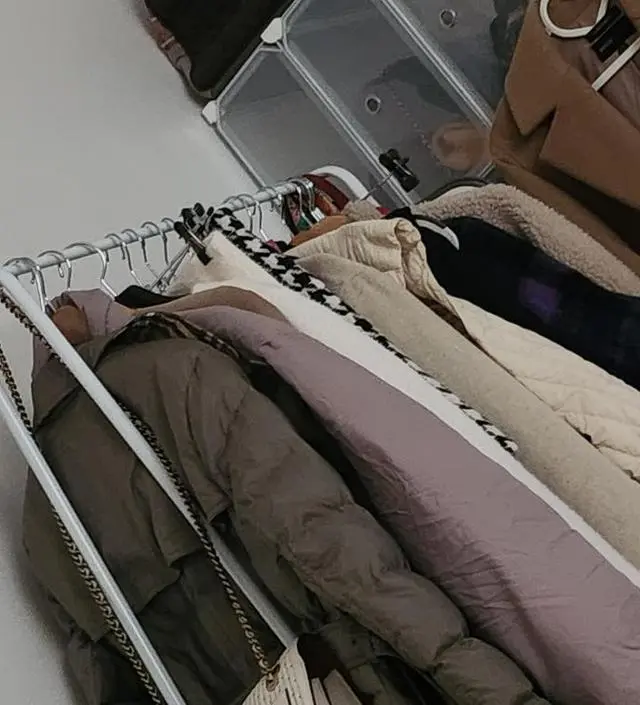 [네이버브랜드스토어 리뷰] 외출후 간단히 외투 걸어둘 헹거를 찾다 구매했는데 나름 괜찮아요 가성비 좋아요