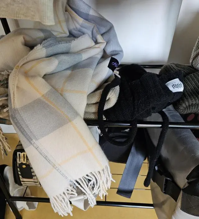 [네이버브랜드스토어 리뷰] 자리 차지 덜하는데 꽤 수납 가능함