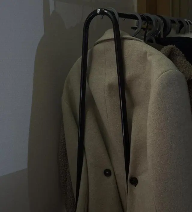 [네이버브랜드스토어 리뷰] 옷장 부족했는데 잘 쓰고 있어용 특히 방에 걸어놔서 옷을 바로바류 빼서 입기 편합니다