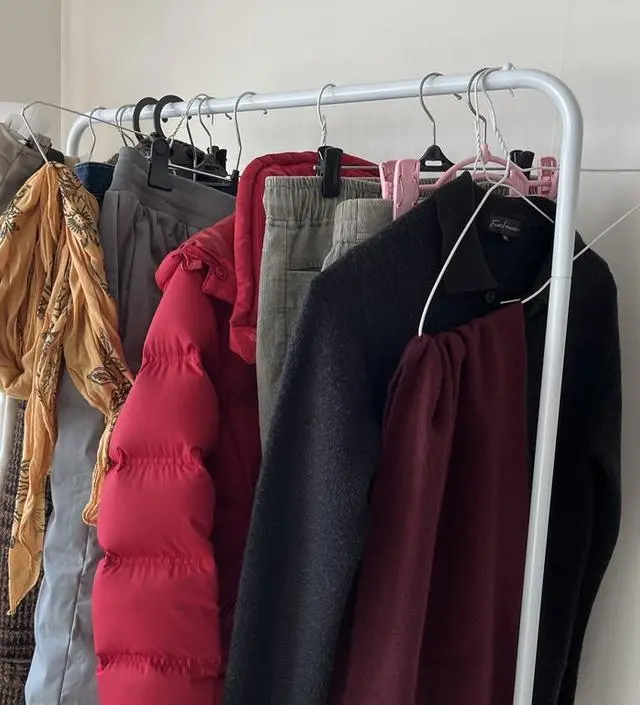 [네이버브랜드스토어 리뷰] 행거를 들여 입던 옷을 잘 정리하고 깔끔하게 지내보겠노라는 상상을 하였건만.... 행거