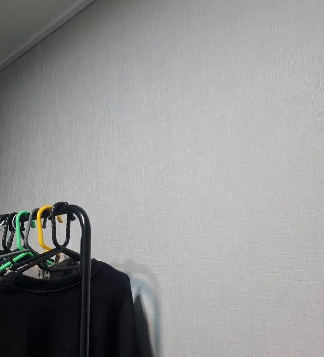 [네이버브랜드스토어 리뷰] 디자인 깔끔하고 길이가 짧아서 원하는 위치에 딱 맞아서 좋아요 옷도 많이걸리고 무엇