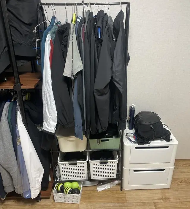 [네이버브랜드스토어 리뷰] 러닝복 전용으로 사용하려고 보조 행거로 구매했는데 철제라 튼튼하고 수납력도 꽤 좋아