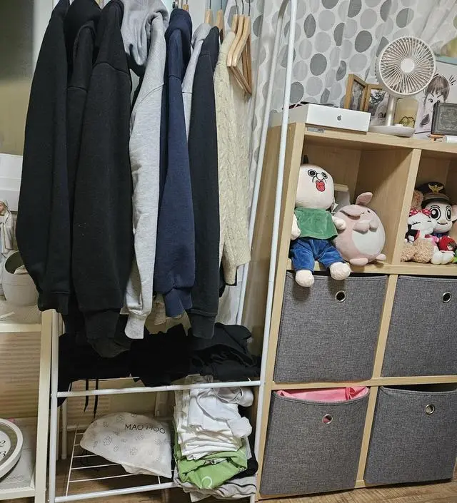 [네이버브랜드스토어 리뷰] 좁은 방이라 작은 사이즈 필요했는데 만족합니다.