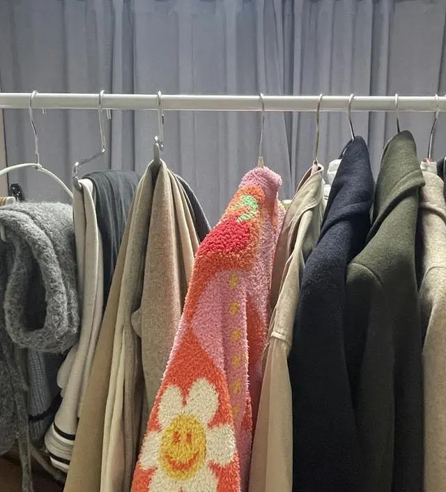 [네이버브랜드스토어 리뷰] 외투 걸어둘 행거 찾아보다가 저렴해서 구매했어요
