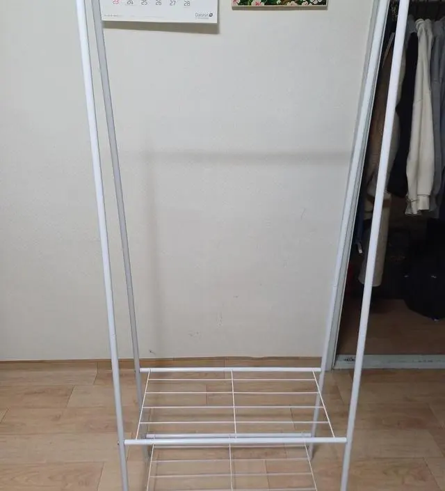 [네이버브랜드스토어 리뷰] 크기도 적당하고 딱 필요한 행거였습니다.
