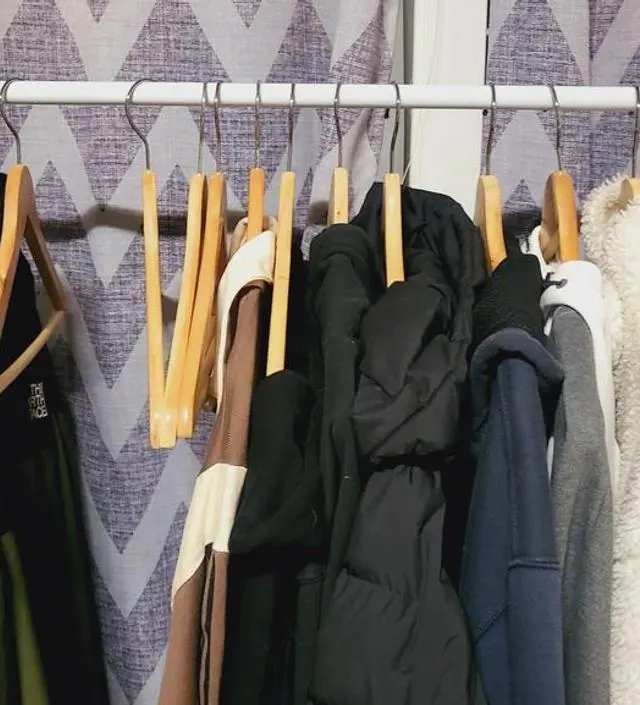 [네이버브랜드스토어 리뷰] 받침대가 있어서 너무 유용하네요.잘 고정되어있어  편히 사용합니다